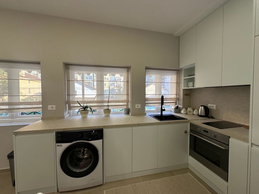 Apartament 1+1 plus post parkimi tek Vasil Shanto