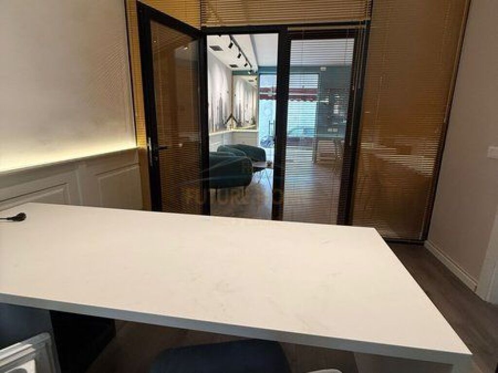 Qera, Zyrë në Rrugën Arkitekt Sinani, Kryqëzimi i Brrylit, Tiranë