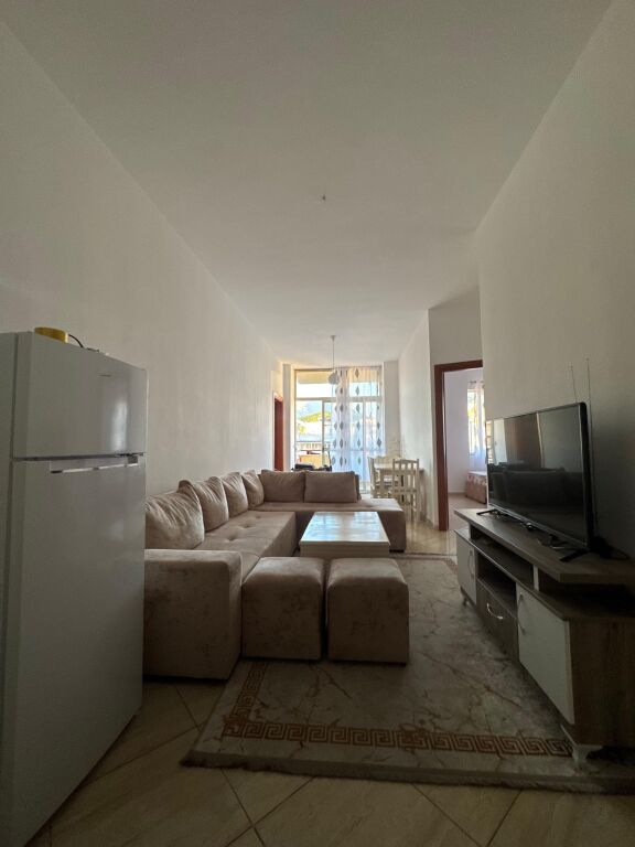 🏡✨ JEPET ME QERA Apartament 3+1 📍 Fresk, pranë pikës së gazit Kastrati 🛣️ Rruga “Muhamet Deliu”  🏢 Kati 6 (me ashensor) 🛋️ Totalisht i mobiluar 💶 Çmimi: 400 Euro/muaj  ✅ Zonë e qetë dhe e aksesueshme ✅ Ideale për familje ose çift  📞 Për më shumë informacion, kontaktoni!