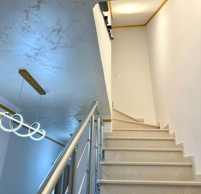 Me Qera: Duplex 3+1+3wc &amp; 1P. Parkimi 📍Res. Kodra e Diellit 1 - Mobilim Modern | 1,500 Euro/Muaj