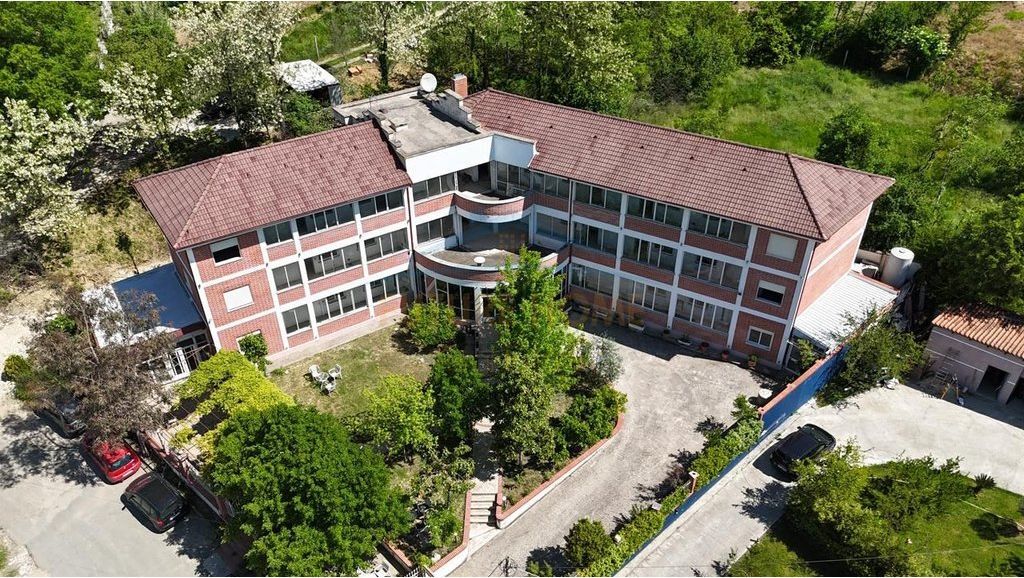 We have for Rent, Business Premises, Restaurant + Hotel , Linze 