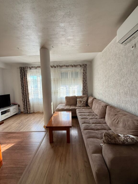 Qera | Vilë 2 + 1 | Rruga 5 Maji | 530 €/muaj