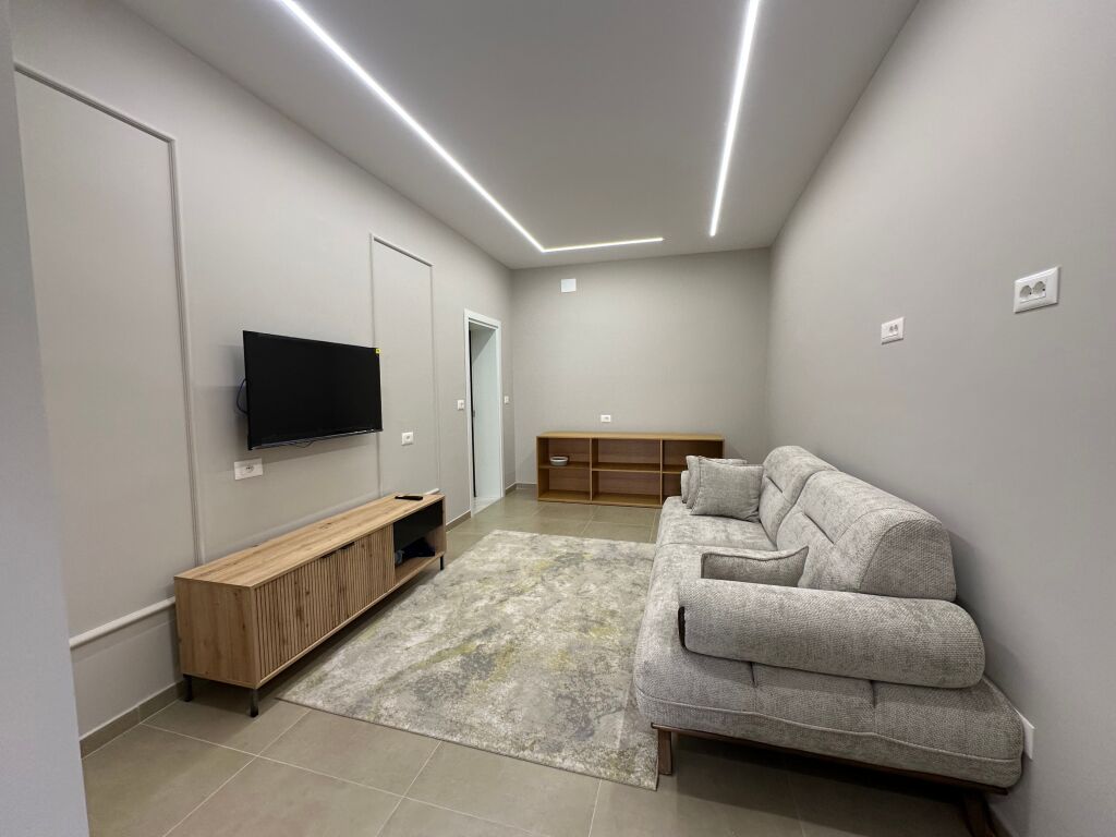 Apartament 1+1 plus post parkimi tek Vasil Shanto