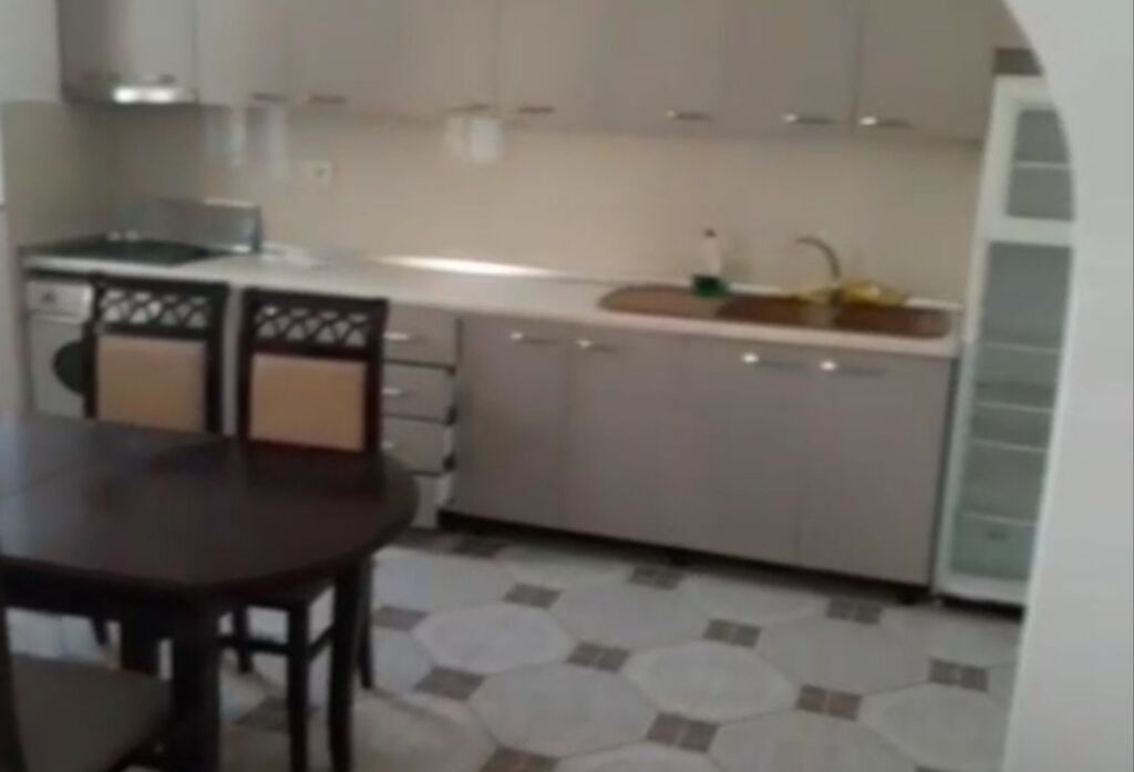Qera | Shtëpi private 2 + 1 | Rruga 5 Maji | 400 €/muaj