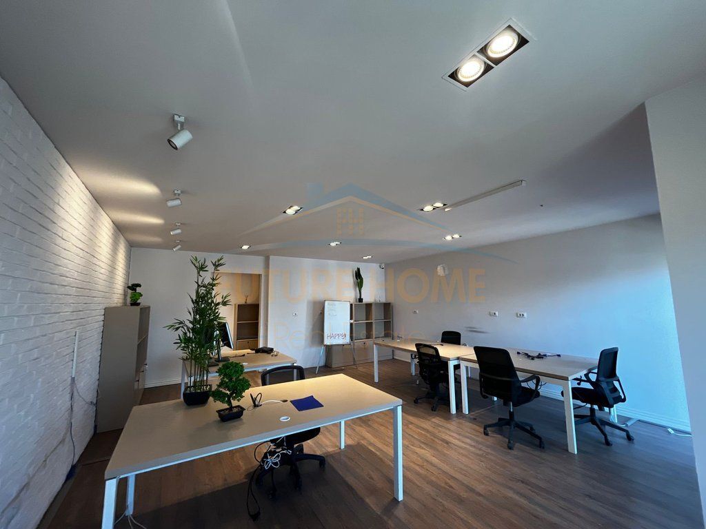 VENDESI APPARTAMENTO 3+1, RING CENTER, ZOGU I ZI