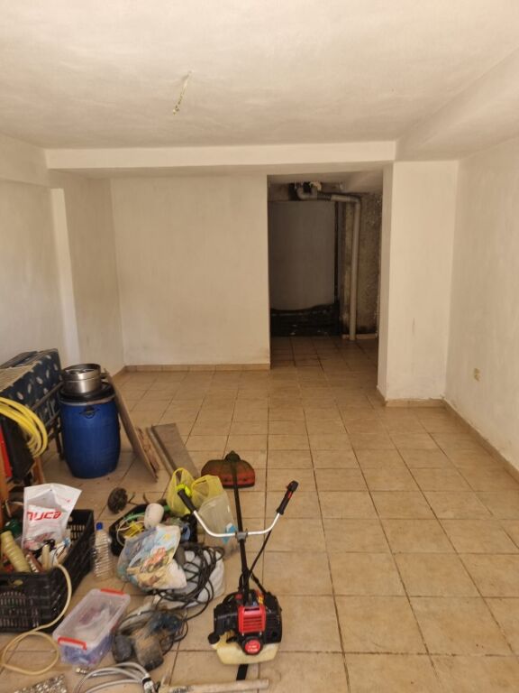 SHOP FOR SALE 35 M² -French Cemetery Korca