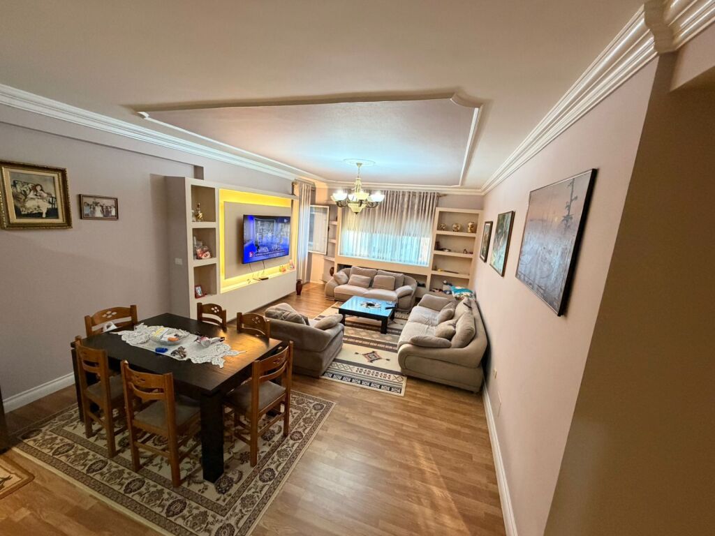 Apartament 3+1 për Shitje në Astir Rruga Foto Xhavella