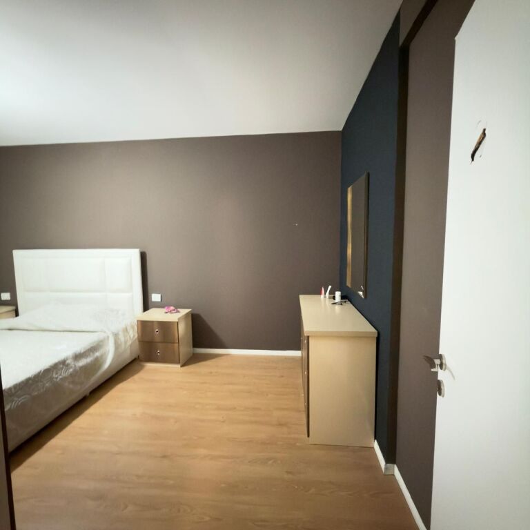 Jepet me qira 2+1+2 ASTIR TE EGLO 600 mije leke