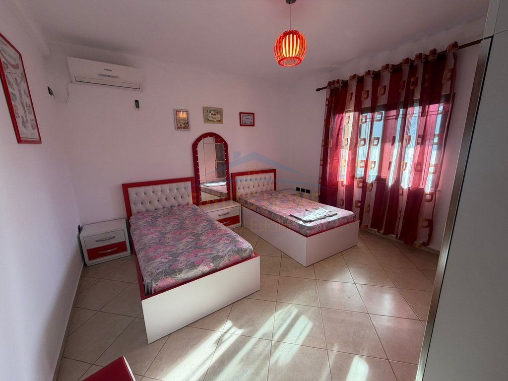 Jap me Qera Apartament 2+1, Rruga 5 Maji