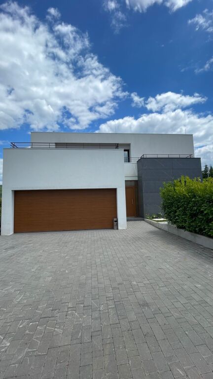 Shitet, Vilë Moderne, Vishnjë, Tiranë – 1,200,000€ | 750 m² truall | 250 m² ndërtim