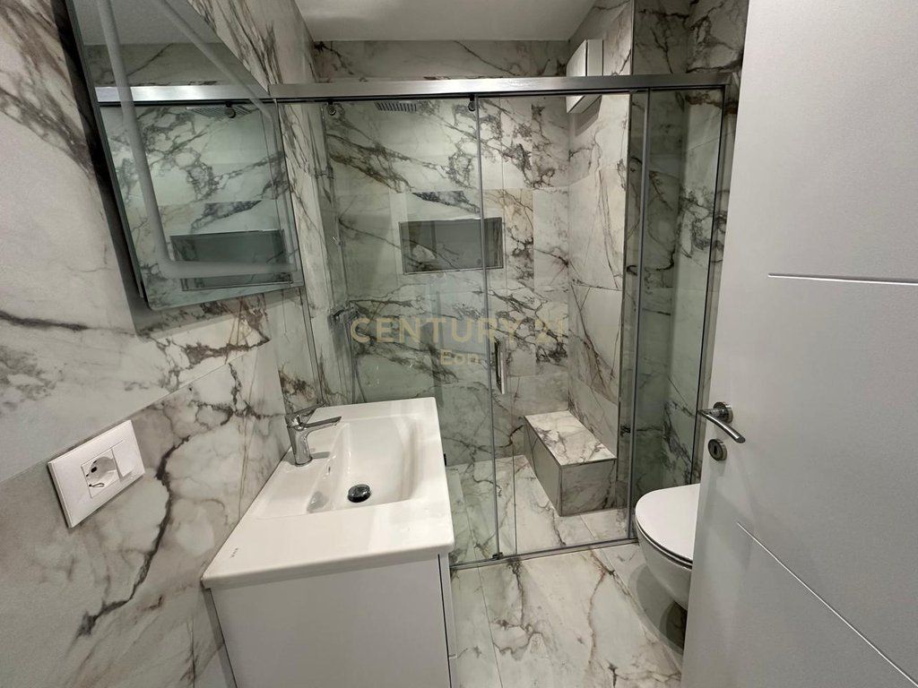 SHITET APARTAMENT 2+1+2 ME PAMJE DETI TEK "WHITE HILL RESIDENCE" NE CURRILA !
