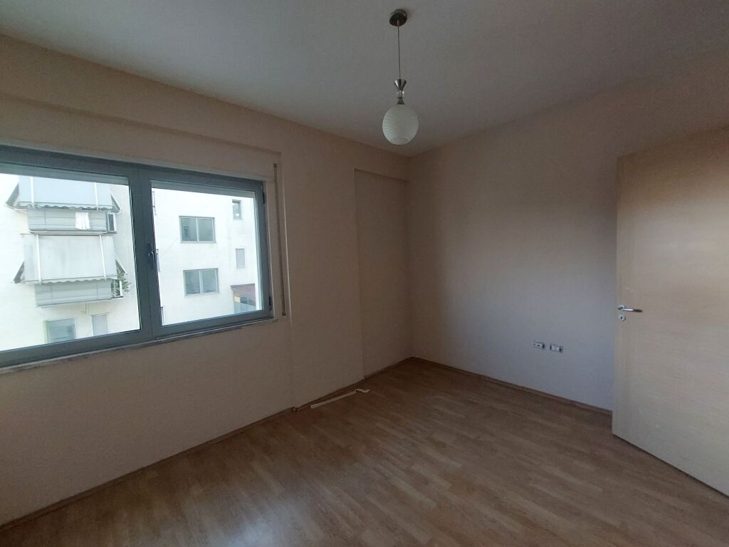 Qera | Apartament 1 + 1 | Rruga 5 Maji | 400 €/muaj