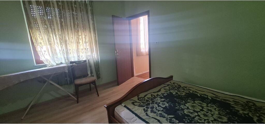 Prane rruges se Kavajes (Rr. Hajdar Hidi), Apartament 1+1!