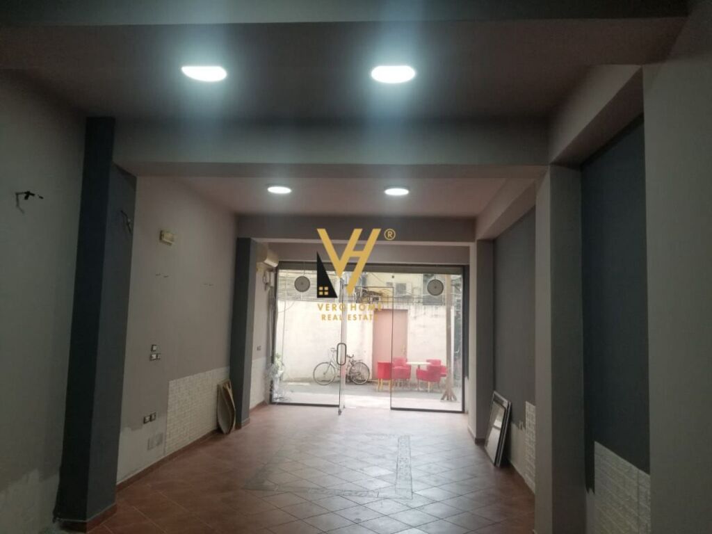 JEPET AMBIENT BIZNESI 65 M2 ME QERA TE RRUGA ELBASANIT 60.000 LEKE