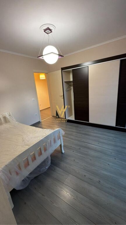 JEPET APARTAMENT 2+1+2+2BLK ME QERA TE RRUGA E KOSOVAREVE 1.000 EURO