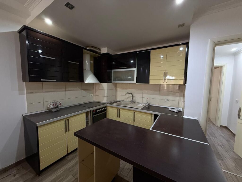 Apartament 2+1 per shitje te Miso Mame