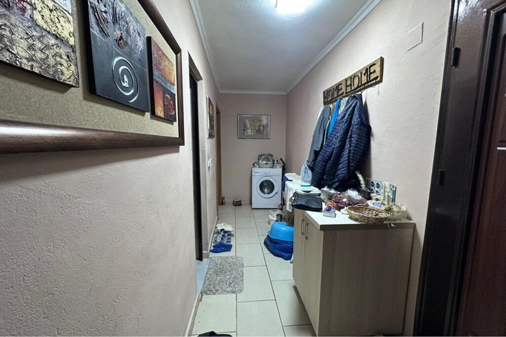 Shitet Apartament 1+1 tek Materniteti i Ri
