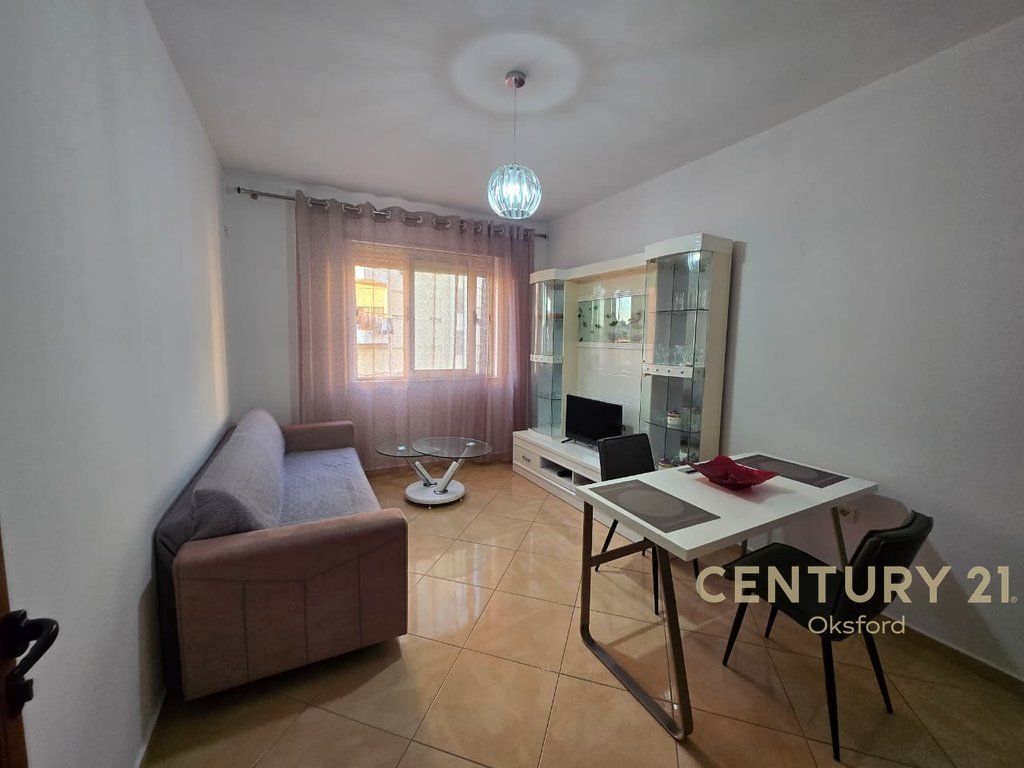 APARTAMENT 1+1 ME QIRA NE YZBERISHT PALLATET DILO! 450 € /Muaj