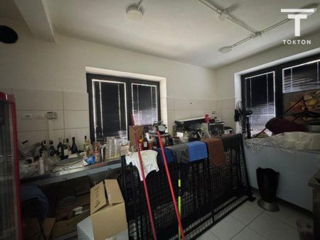 SHITET, LOKAL, RRUGA KOMUNA E PARISIT, TIRANË