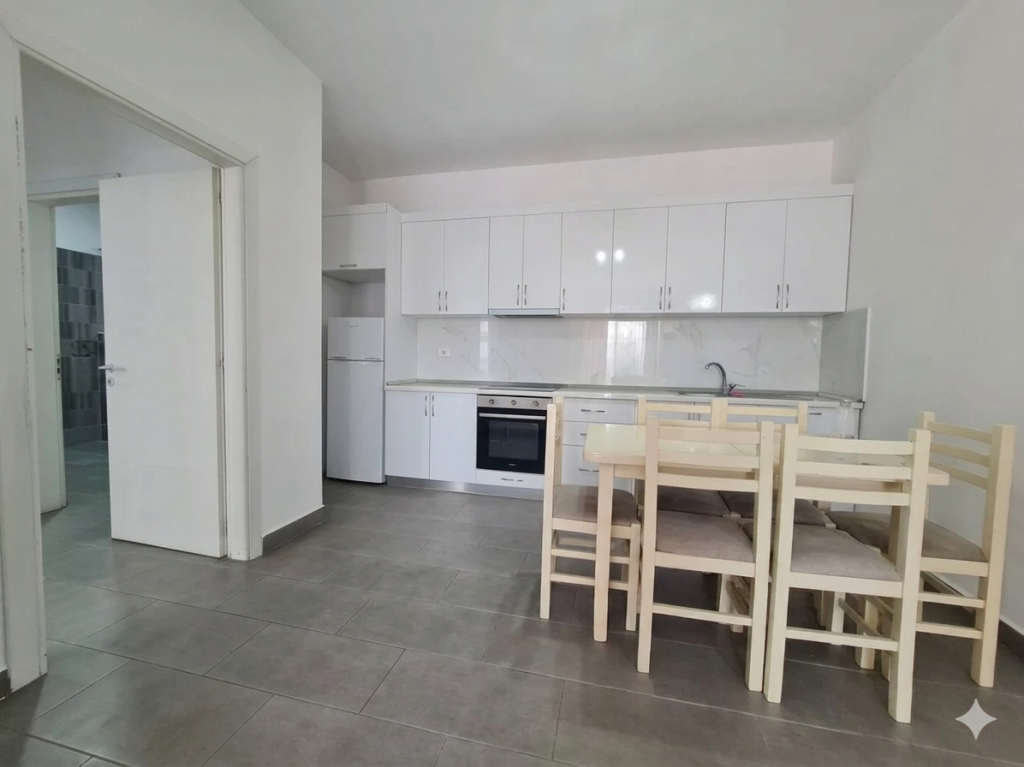 Shes Apartament 2+1+2 në Kamëz (Rruga Kryesore, 110m²)