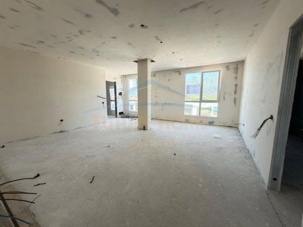 Shitet, Apartament 3+1+Post Parkimi, Farke, Tiranë.