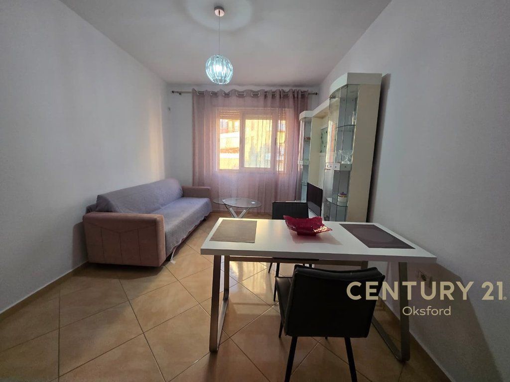 APARTAMENT 1+1 ME QIRA NE YZBERISHT PALLATET DILO! 450 € /Muaj