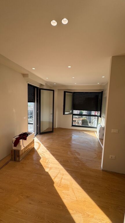 Affittasi 2+1+2+veranda Don Bosko dopo Vizion Plus 800€