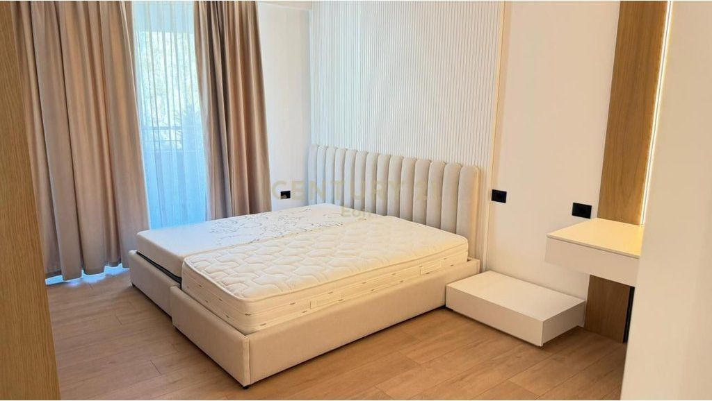 Apartament luksoz 2+1+2+garazh per qira tek White Hill Residence!