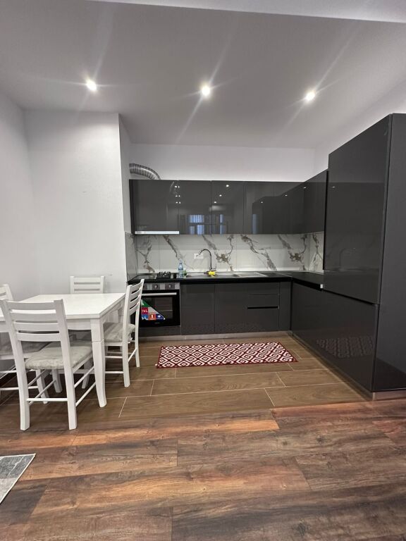🏡 Shitet Apartament 1+1 pranë Terminalit të Veriut!  ✨ Apartament komod dhe i mobiluar, ideal për banim