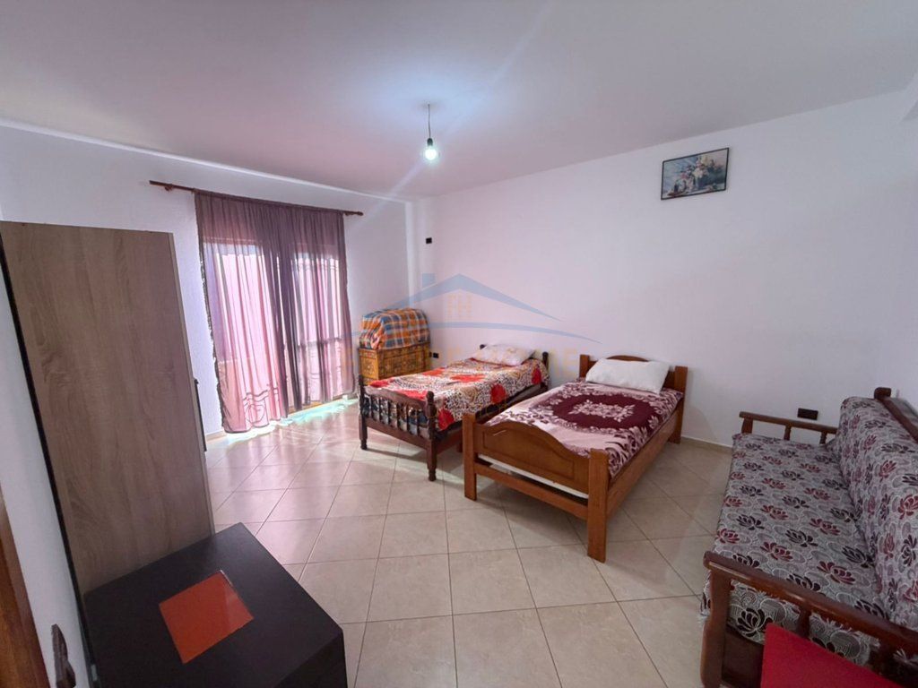 Jap me Qera Apartament 2+1, Rruga 5 Maji