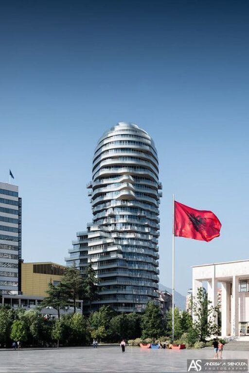 👑🏙️ Premium Living a Tirana’s Rock – Residenza Esclusiva nel Centro di Tirana 🏙️👑
