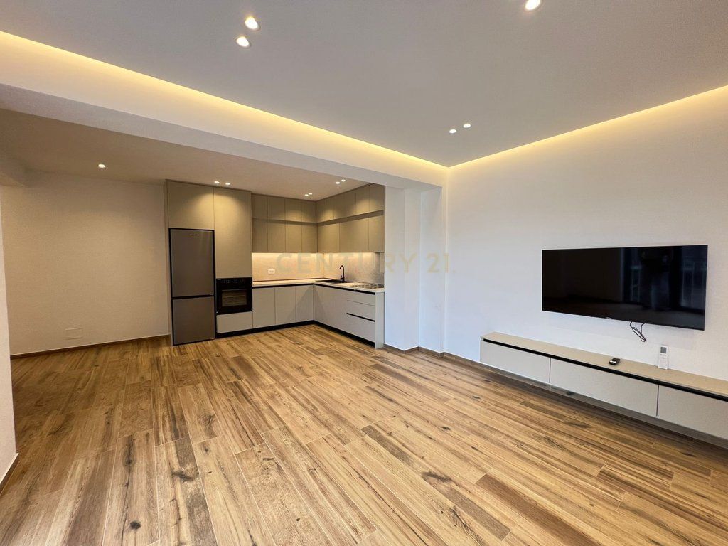 Appartamento 2+1+2 con posto auto in affitto a Kodra e Diellit 2! 1.200 € /Mese