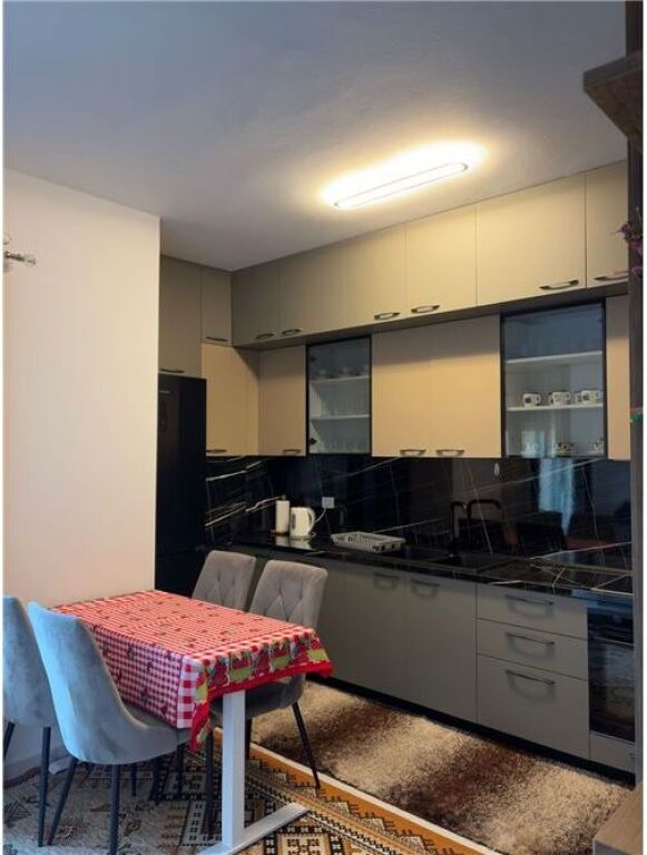 Vendesi Appartamento 2+1 a Porcelan