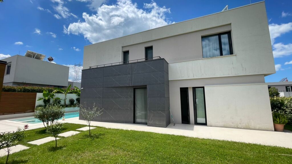 Shitet, Vilë Moderne, Vishnjë, Tiranë – 1,200,000€ | 750 m² truall | 250 m² ndërtim
