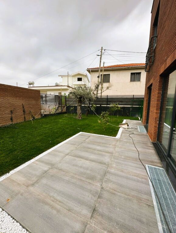 🏡 Villa Residenziale in Affitto a Vile Roses, Farkë🔥