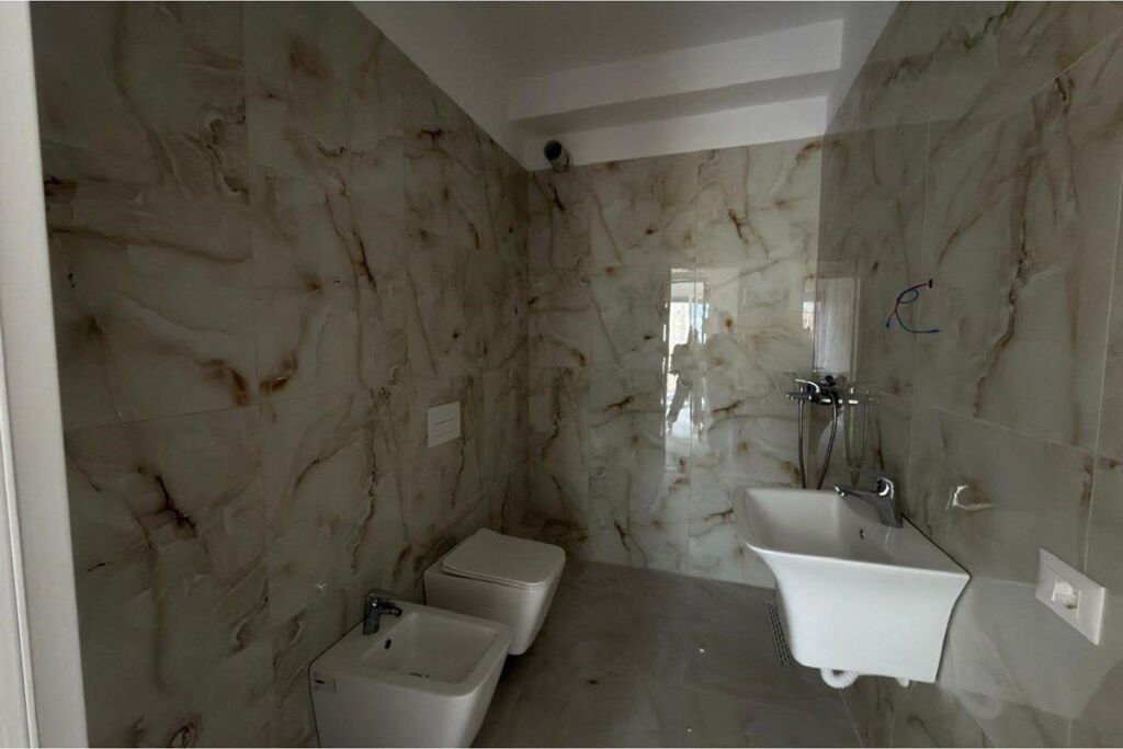 Shitet Apartament 2+1 ne Ali Dem
