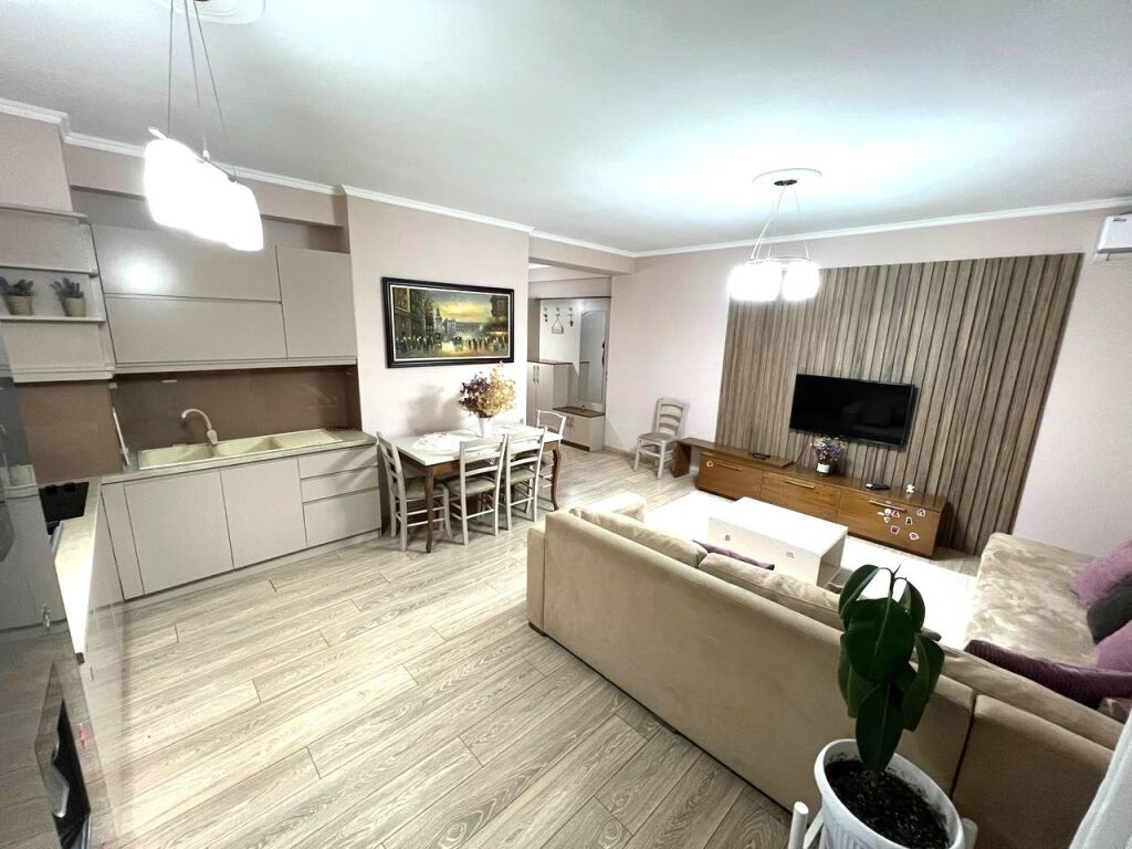 Jepet me qera apartament 2+1 ne Astir , 550 Euro
