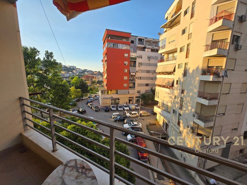 APARTAMENT 1+1 ME QIRA NE YZBERISHT PALLATET DILO! 450 € /Muaj