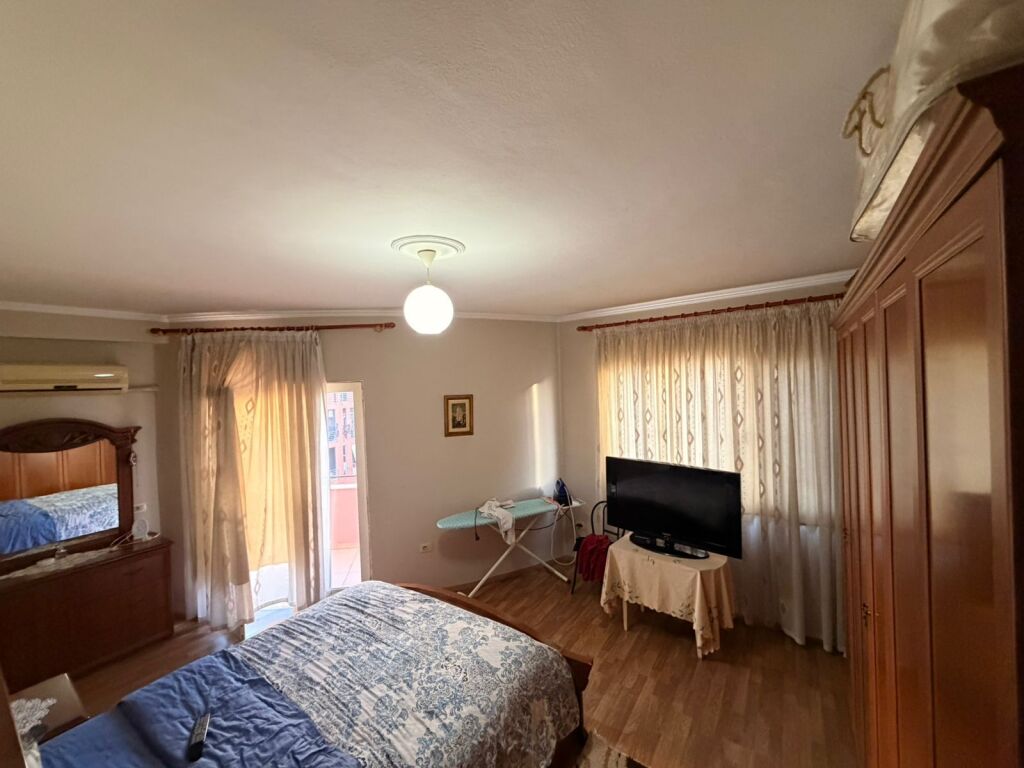 Apartament 3+1 për Shitje në Astir Rruga Foto Xhavella