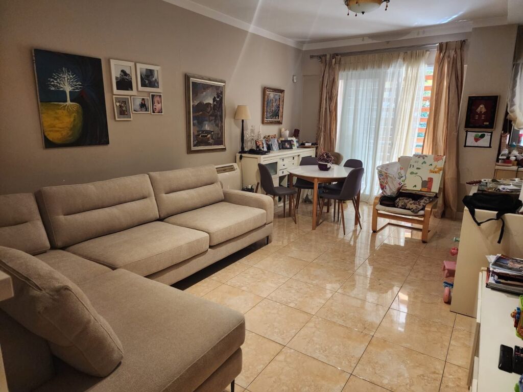 Jepet me qira 2+1+2 Rruga Hamdi Sina 750€