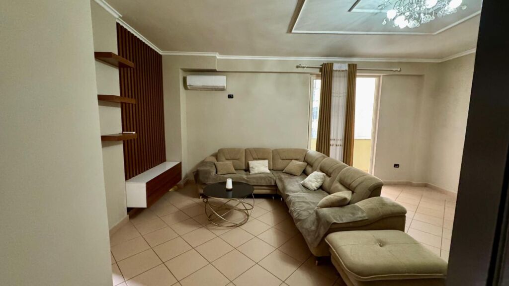 🏢Kodra e Diellit prane Kopshtit Sirena  jepet me qera apartament 2+1,i mobiluar. 700Euro