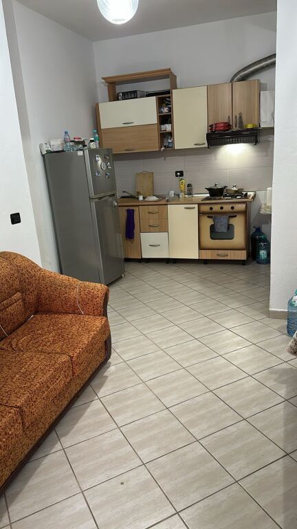 Jepet me qera apartament 1+1i mobiluar tek Vasil Shanto