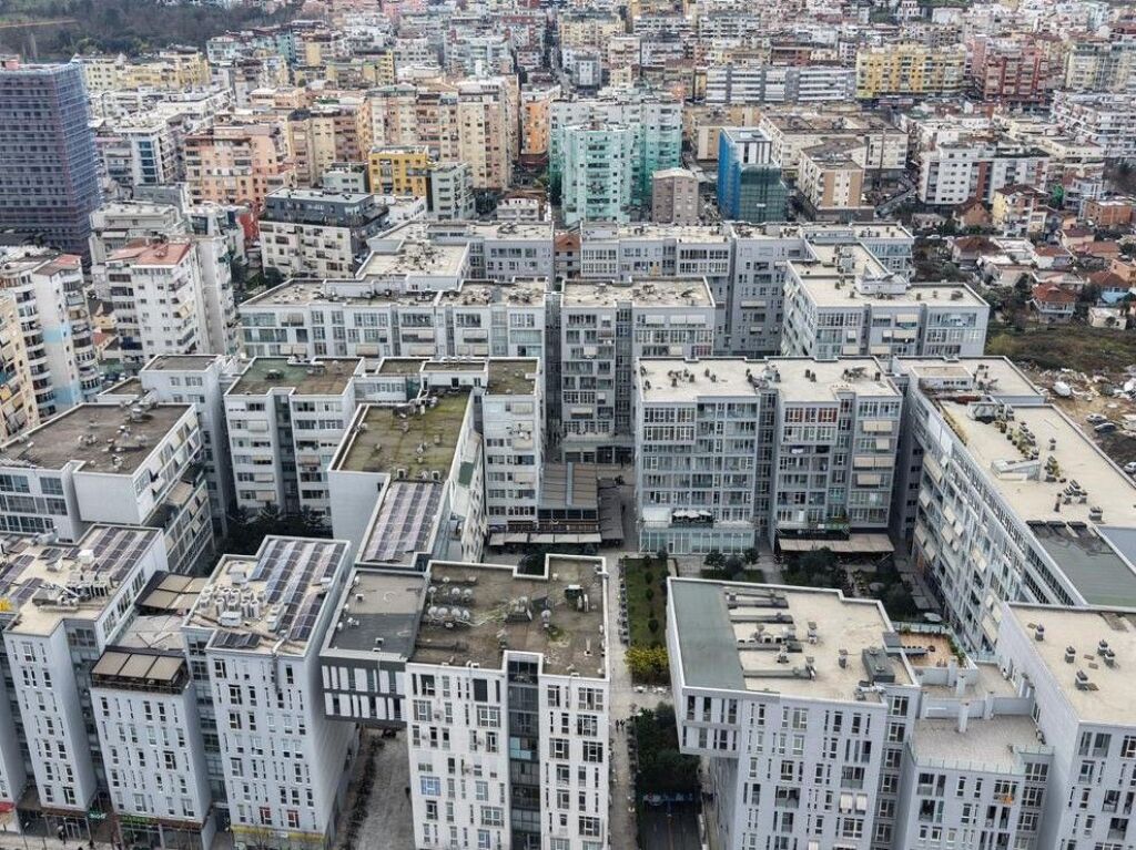 Garsoniere per shitje tek kika 2