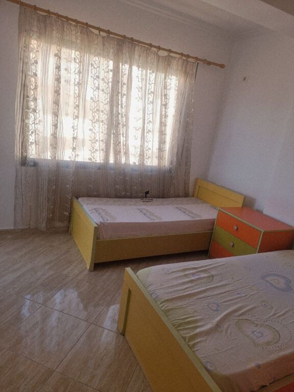 APARTAMENT ME QERA 2+1 PALLATI ME SHIGJETA 50.000 LEKE FH-76102