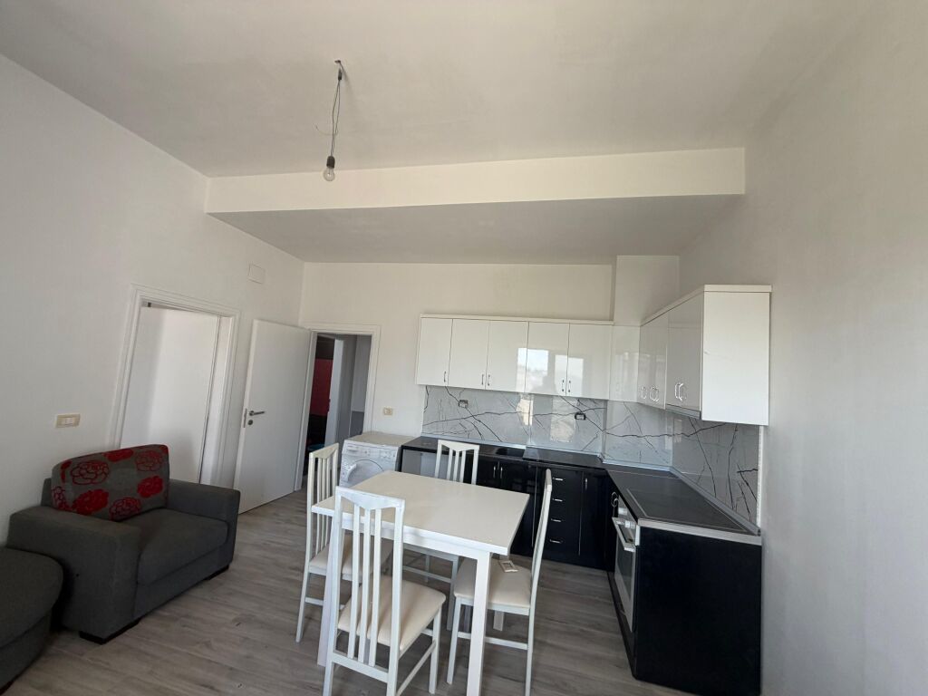 Shitet Apartament 1+1 ne Malin e Robit