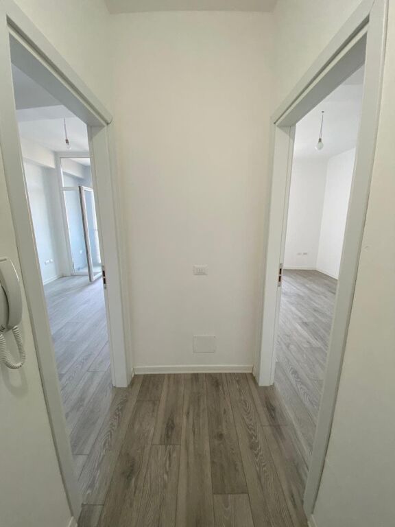 Office for rent 1+1 at the Paris Commune (ID BZ2760) Tirana
