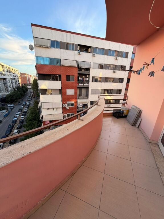 Apartament 3+1 për Shitje në Astir Rruga Foto Xhavella