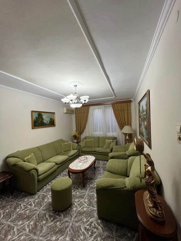 Appartamento 2+1+1 con Balcone in Affitto