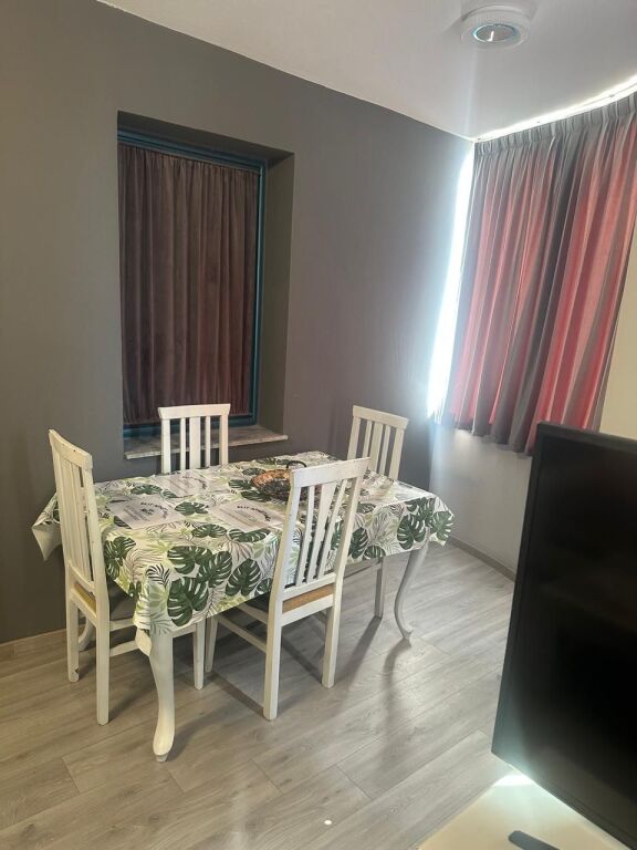 Jepet me Qera Apartament 2+1 te Rruga e Elbasanit afer te Ambasada Amerikane