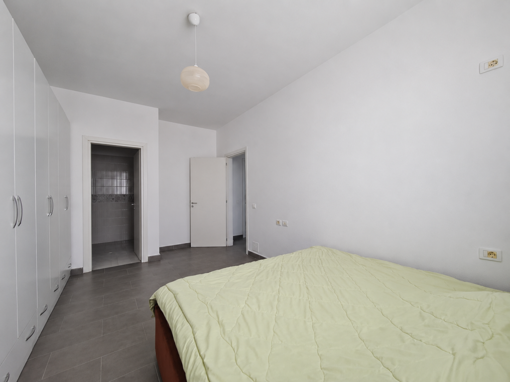 Shes Apartament 2+1+2 në Kamëz (Rruga Kryesore, 110m²)